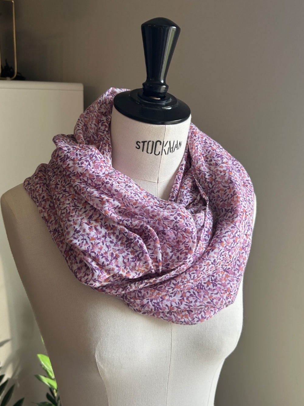 NWT Manguun Infinity Loop Ditsy Floral Shawl Scarf Lavender Pink Mauve